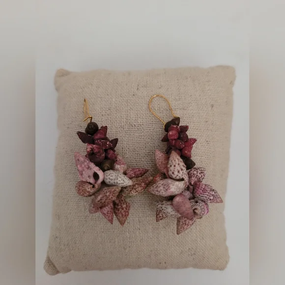 Handcrafted Shell drop earrings - Picture 2 of 5